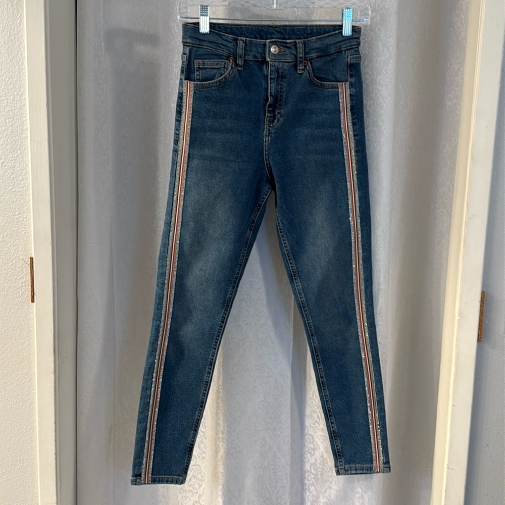 TOPSHOP MOTO JEAN WITH RHINESTONE EMBELLIDHMENT SZ: 28